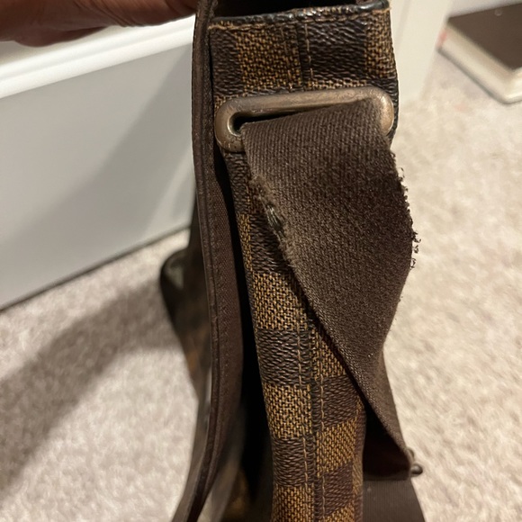 LOUIS VUITTON
Damier Ebene Brooklyn MM - Picture 6 of 12